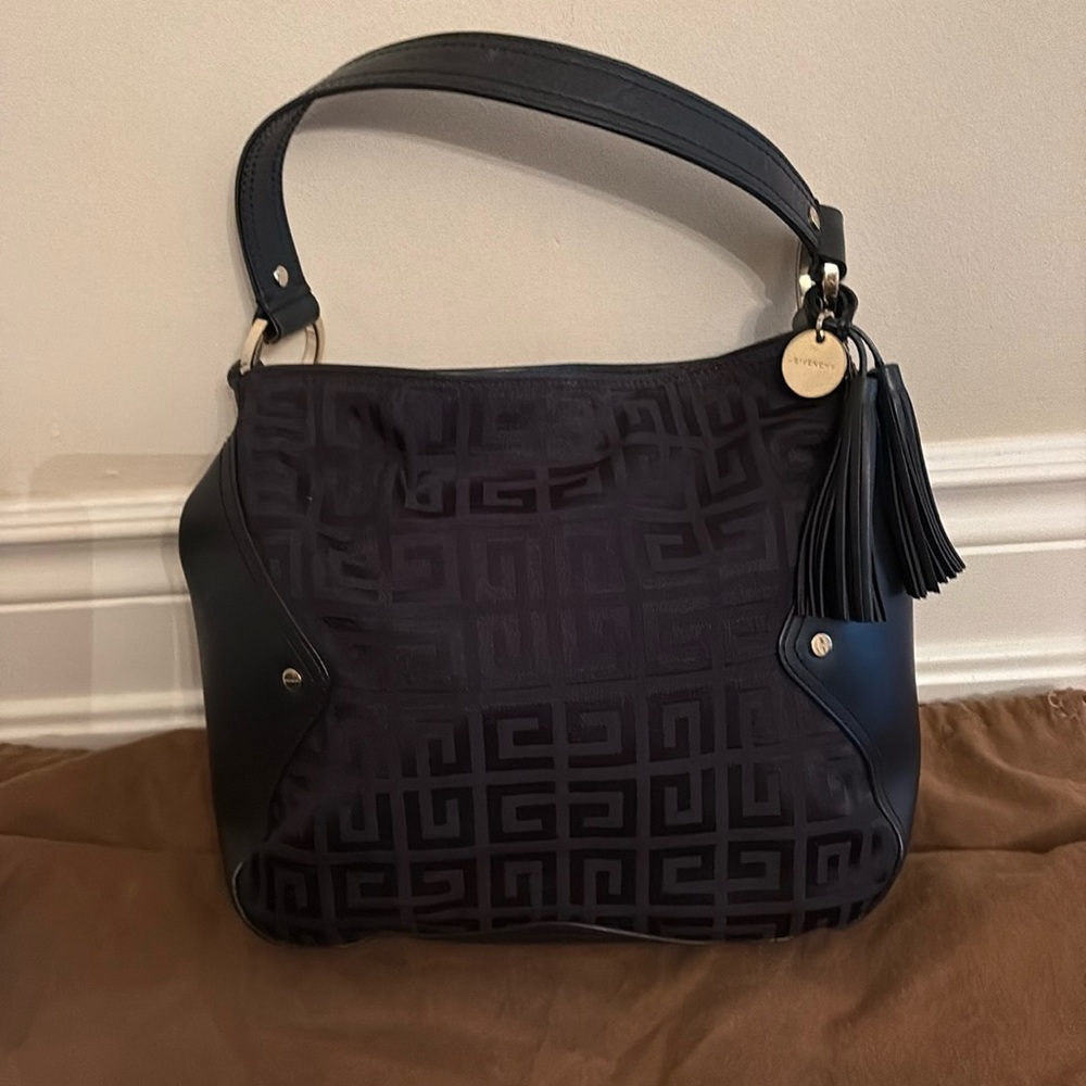 So beautiful black givenchy handbag